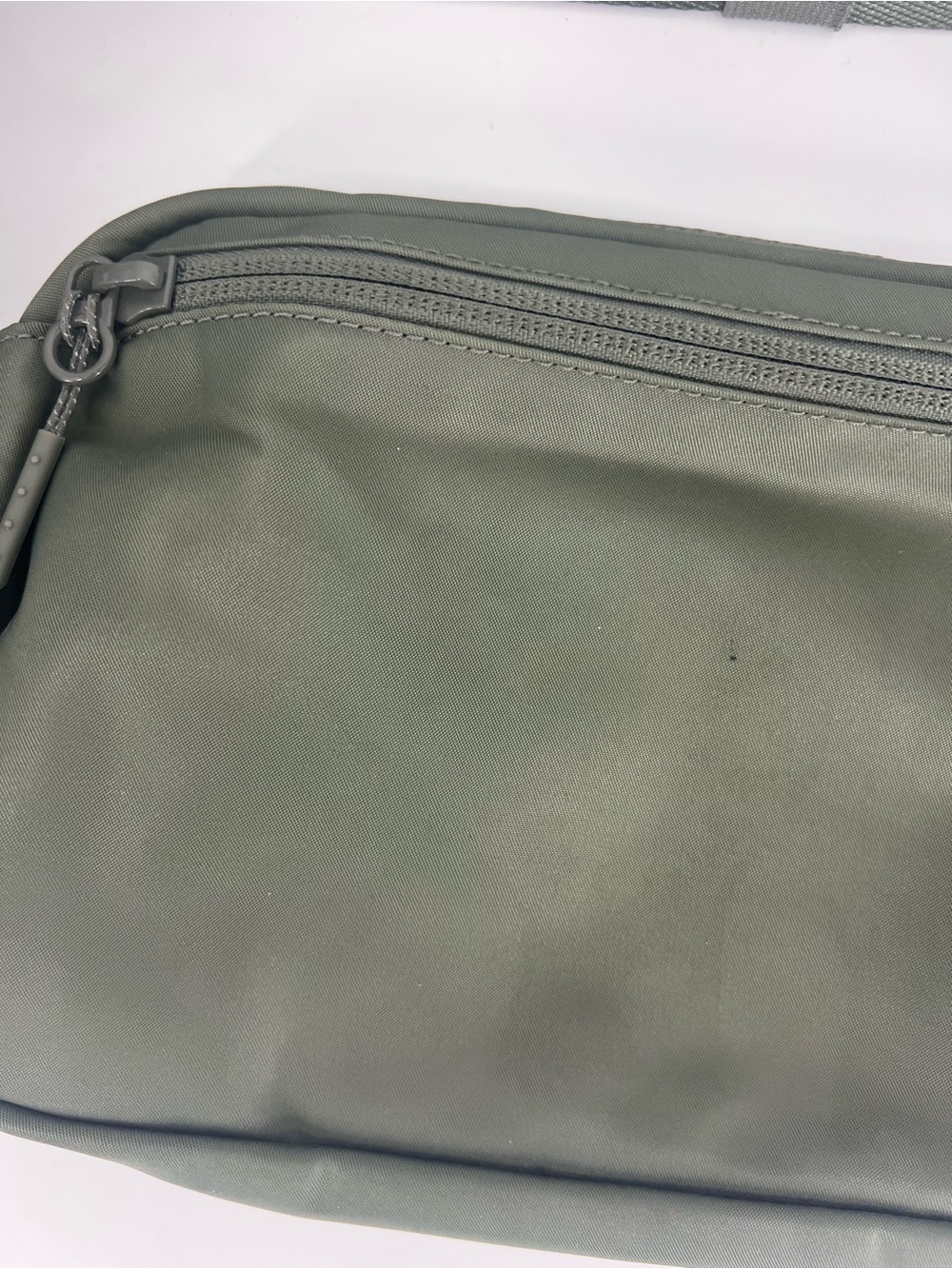 Lululemon Everywhere Belt Bag Green Crossbody Waist Pack Unisex - Picture 4 of 9